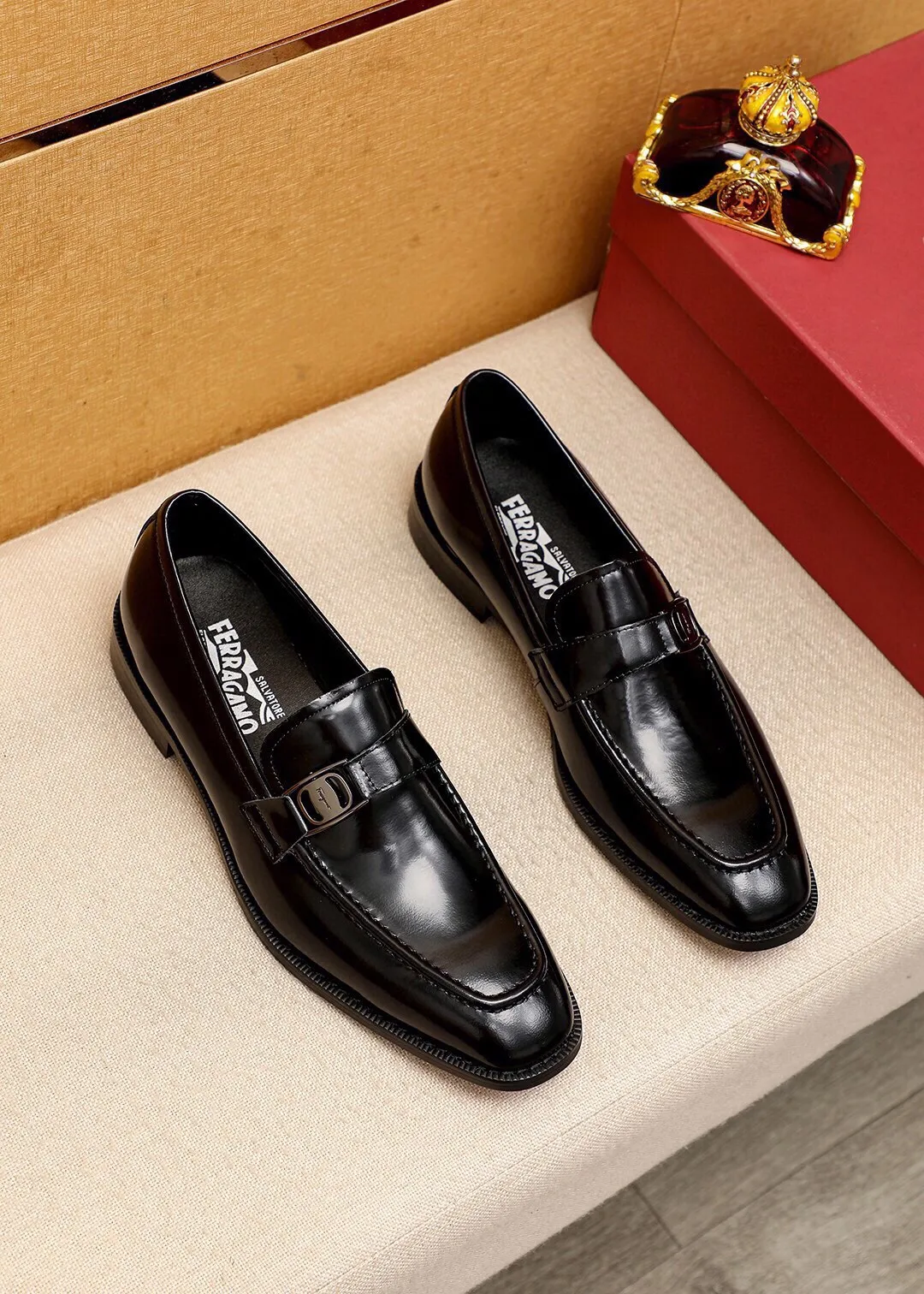 Men's shoes 💰400 💐 Product trademark: Ferragamo "Ferragamo" casual leather shoes Regular size: 39-44 (38.45.46🉑️Customized) Product materials: Selected imported open-edge beaded calfskin upper + classic hardware buckle, imported pig leather lining. Strong three-dimensional visual effect, non-slip and wear-resistant combination outsole Color: 1⃣️color optional